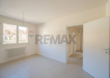 Stanza vuota - Trilocale Via Degli Alpini
 
2, Vetto - foto 9