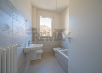 Bagno - Trilocale Via Degli Alpini
 
2, Vetto - foto 13