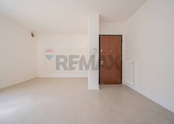 Stanza vuota - Trilocale Via Degli Alpini
 
2, Vetto - foto 3