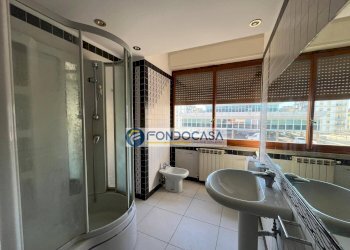bagno padronale - Apartment viale roma, Massa - photo 13