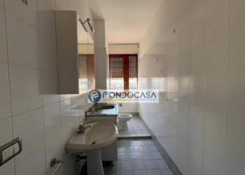 bagno di servizio - Apartment viale roma, Massa - photo 15