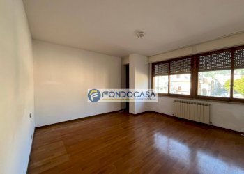 prima camera matrimoniale - Apartment viale roma, Massa - photo 17