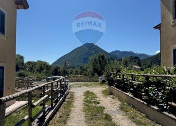 Vista delle montagne - Trilocale Via Fonte dei Cementi
 
snc, Opi - foto 6