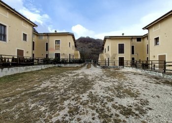 Edificio all\'aperto - Trilocale Via Fonte dei Cementi
 
snc, Opi - foto 38