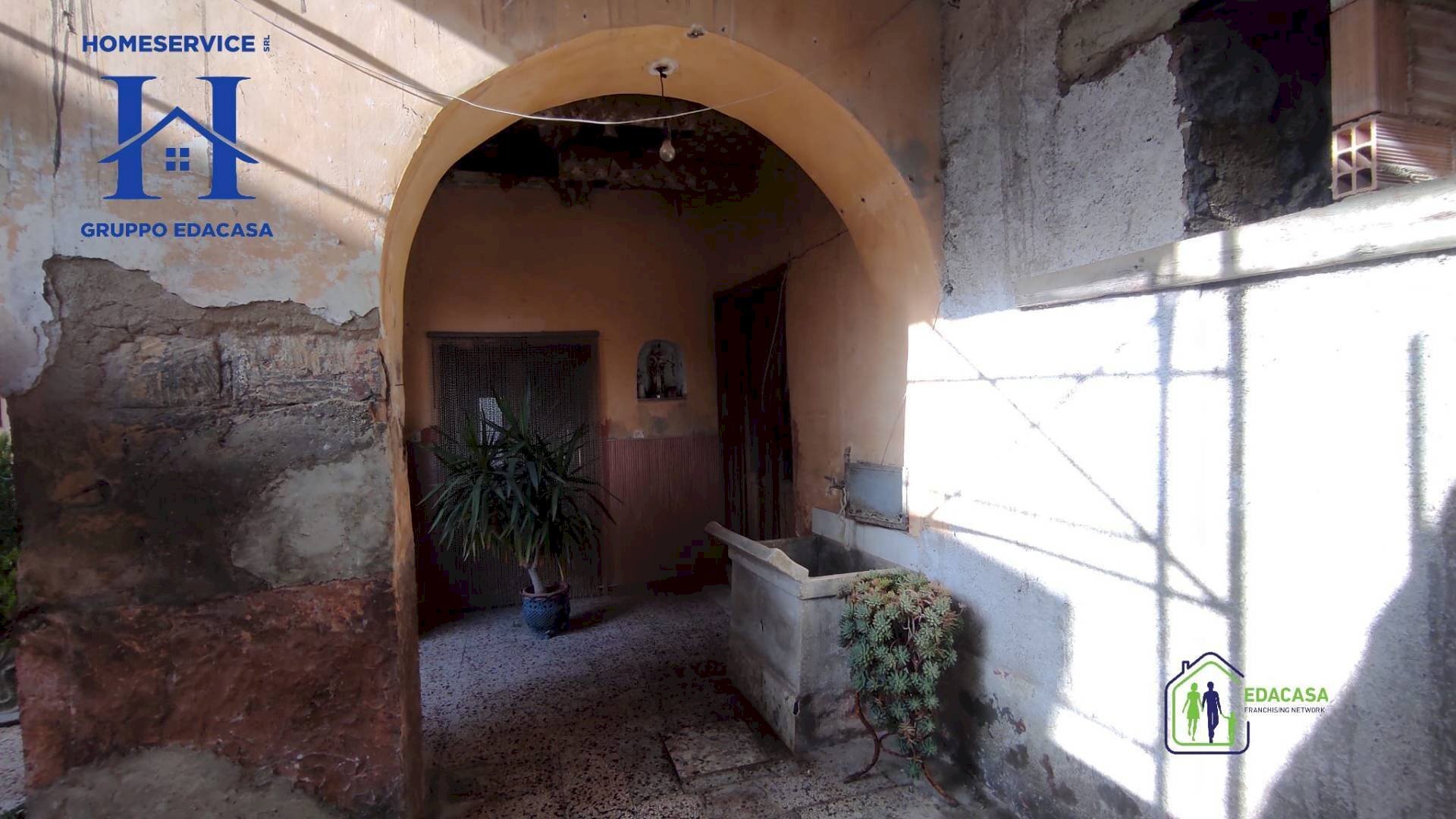 Foto 1 - Rustico via Giulio Perrone
 
23, Castel Morrone - foto 1