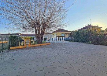 Cortile interno - Villa via Guglielmo Marconi, 159, Balzola - foto 8