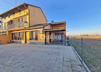 Cortile interno - Villa via Guglielmo Marconi, 159, Balzola - foto 1