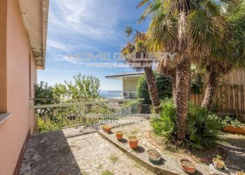 Giardino - Villa via Domenico Chiodo, 13, Genova (zona Castelletto) - foto 3