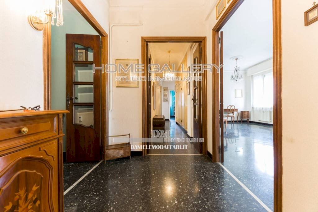 Corridoio - Four-room apartment via 24 Maggio, Genova (neighborhood Sestri Ponente) - photo 3