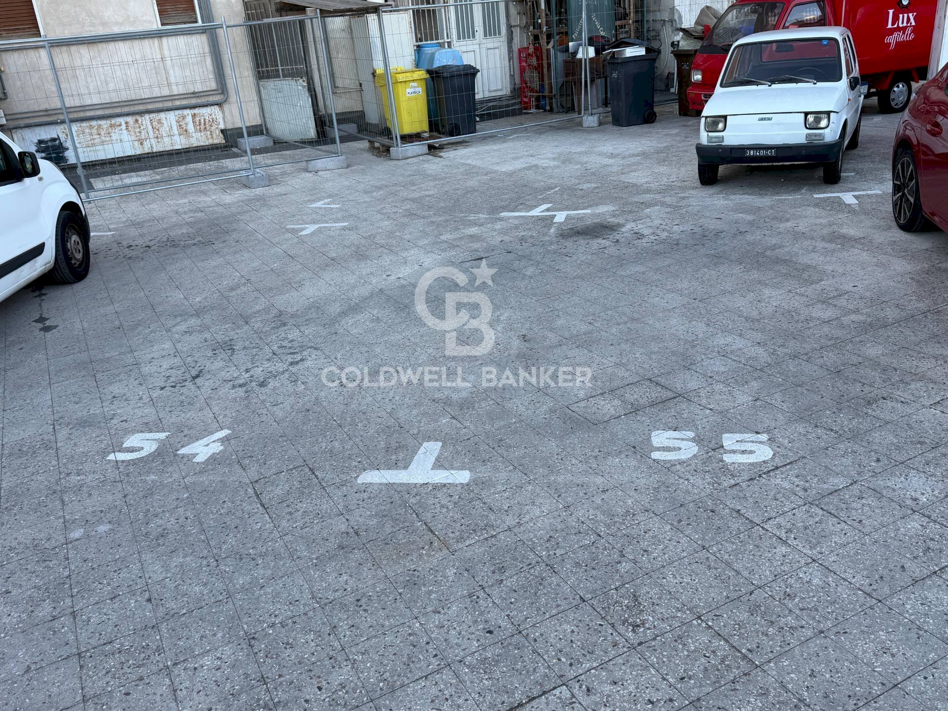 Foto 1 - Box Viale Delle Medaglie D'oro
 
6N, Catania - foto 1