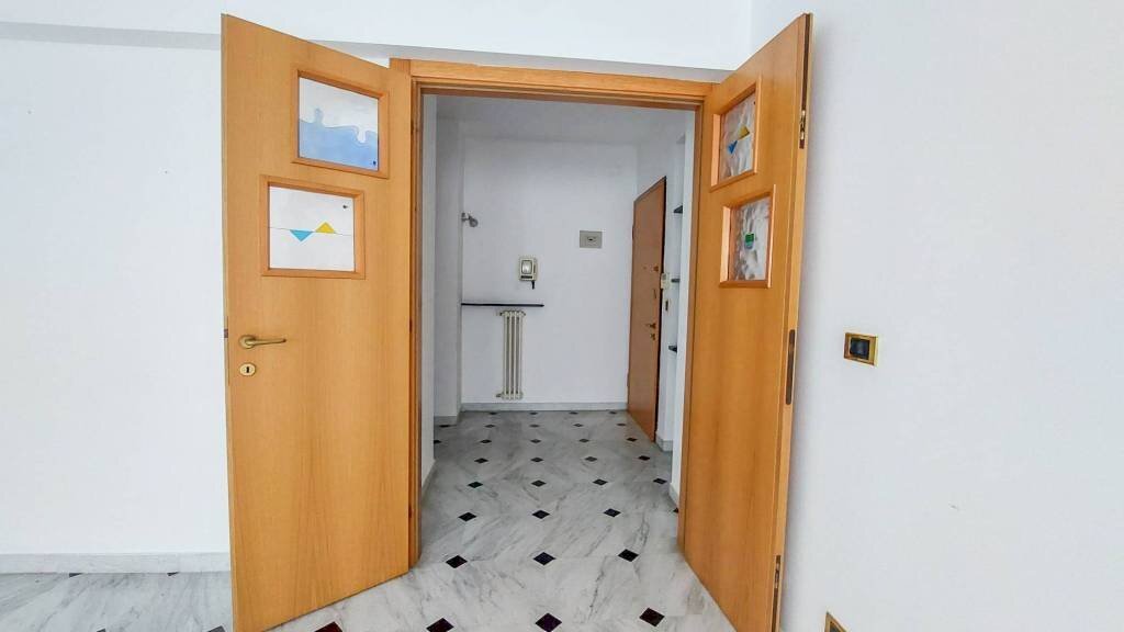 Corridoio - Quadrilocale via Luigi Lusignani, Genova (zona Molassana) - foto 2