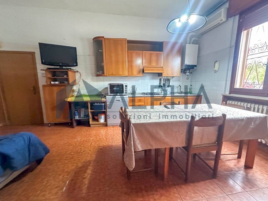 Cucina - Villa via Ragone Vecchio, Ravenna (zona San Pietro in Vincoli) - foto 3