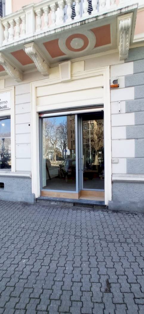 Negozio Corso 4 Novembre, 1, Cuneo (zona Centro) - foto 1