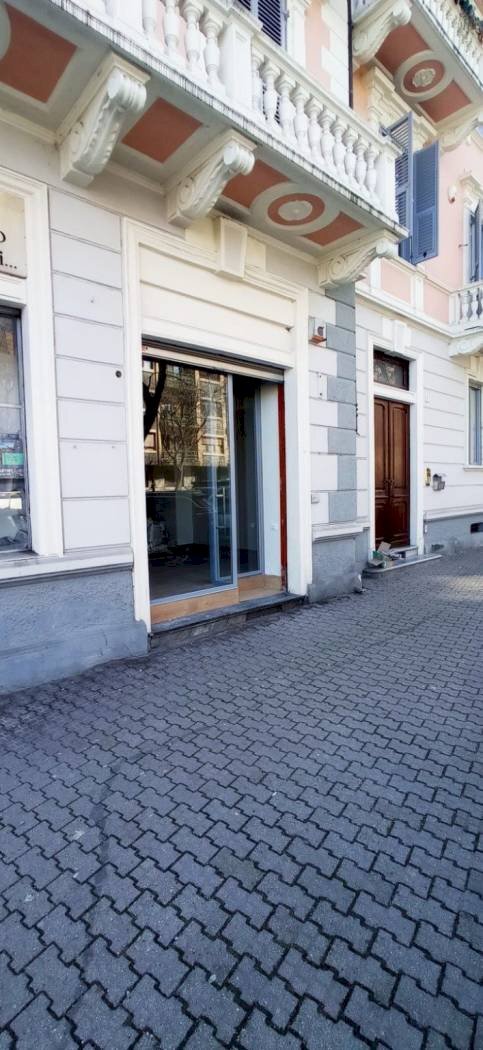 Negozio Corso 4 Novembre, 1, Cuneo (zona Centro) - foto 2