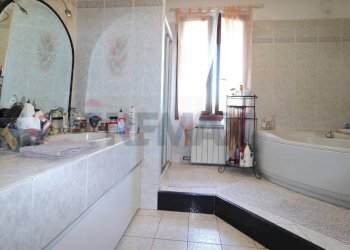 Portion of a house Brembate di Sopra, BG, Brembate di Sopra - photo 25