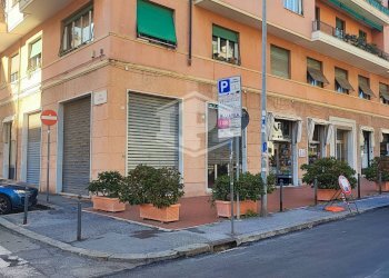 Negozio Via Cesare Battisti, Genova (zona Albaro) - foto 1