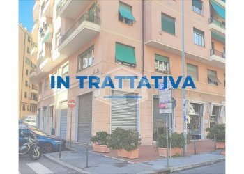 Shop Via Cesare Battisti, Genova (neighborhood Albaro) - photo 1