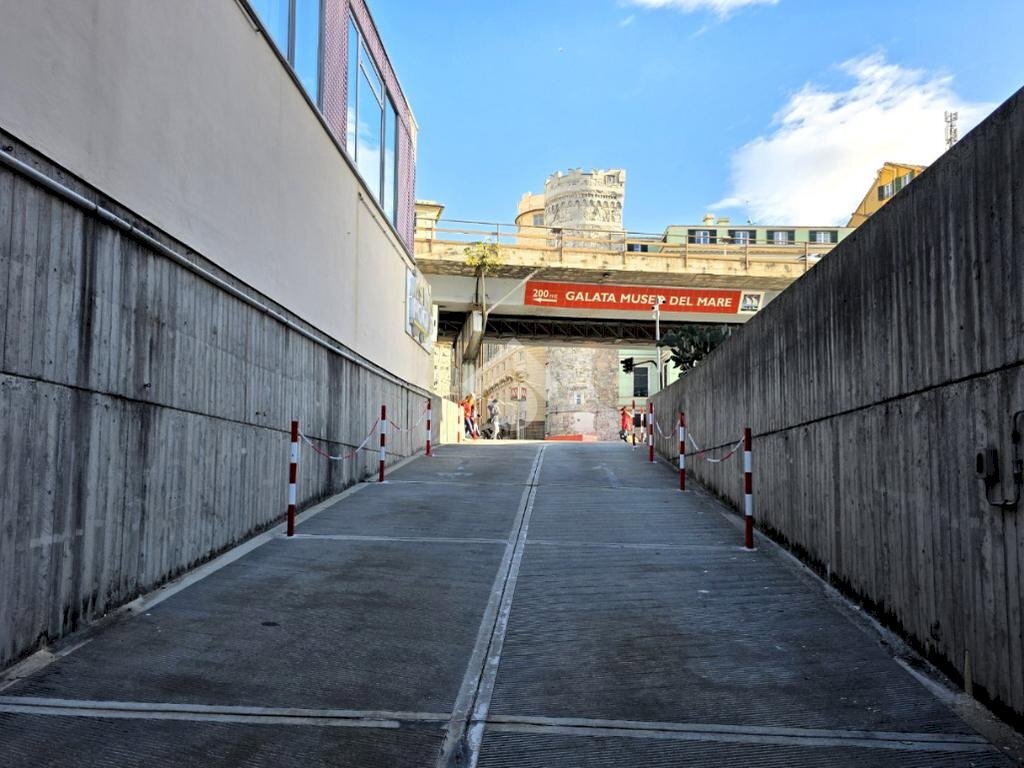 Box Molo Ponte Morosini, Genova (zona Porto antico) - foto 2