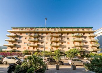 Edificio all\'aperto - Quadrilocale Via Principe Di Paterno'
 
145, Palermo - foto 4