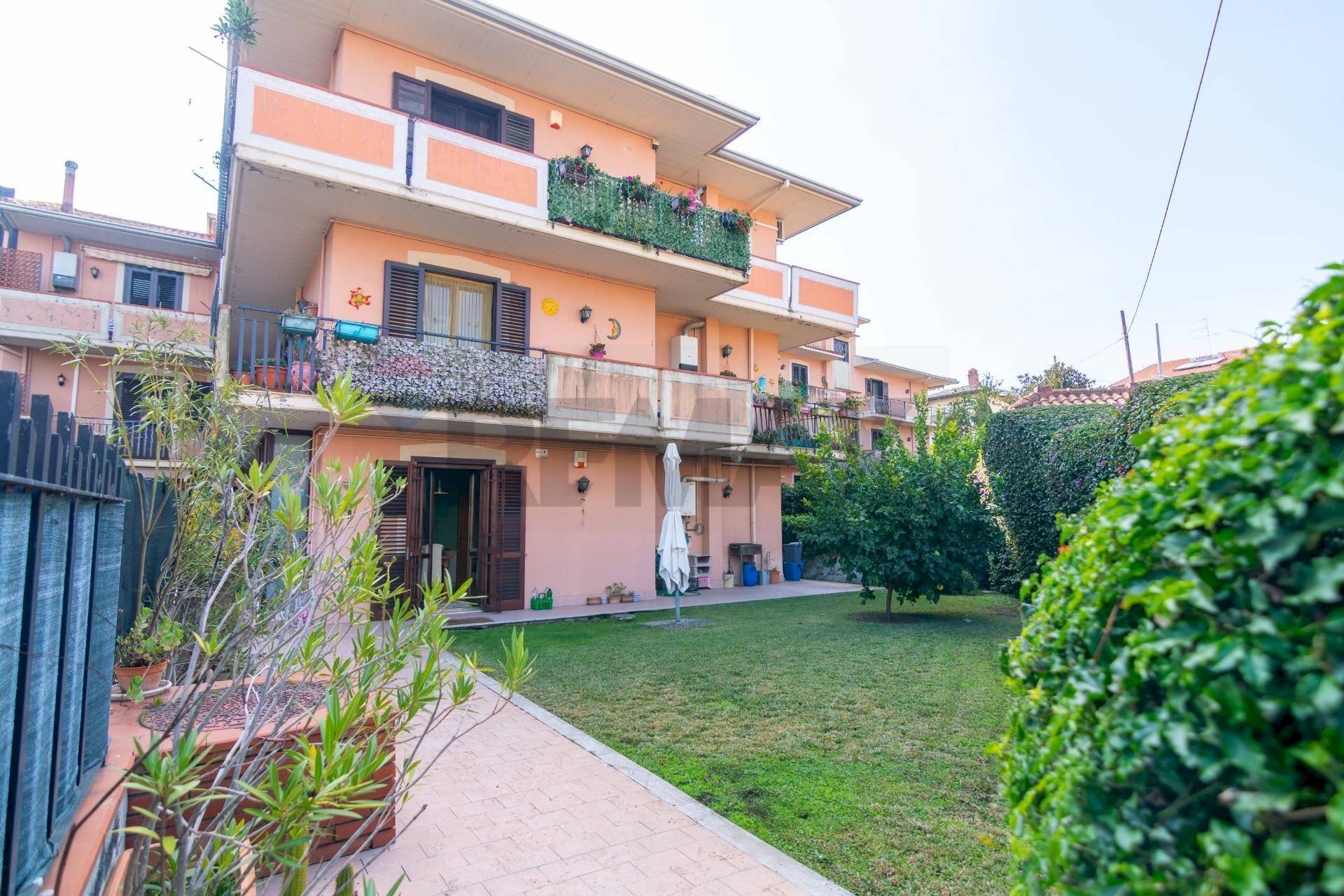 Edificio all\'aperto - Four-room apartment Via Professor Andrea Caponnetto
 
19, Valverde - photo 1