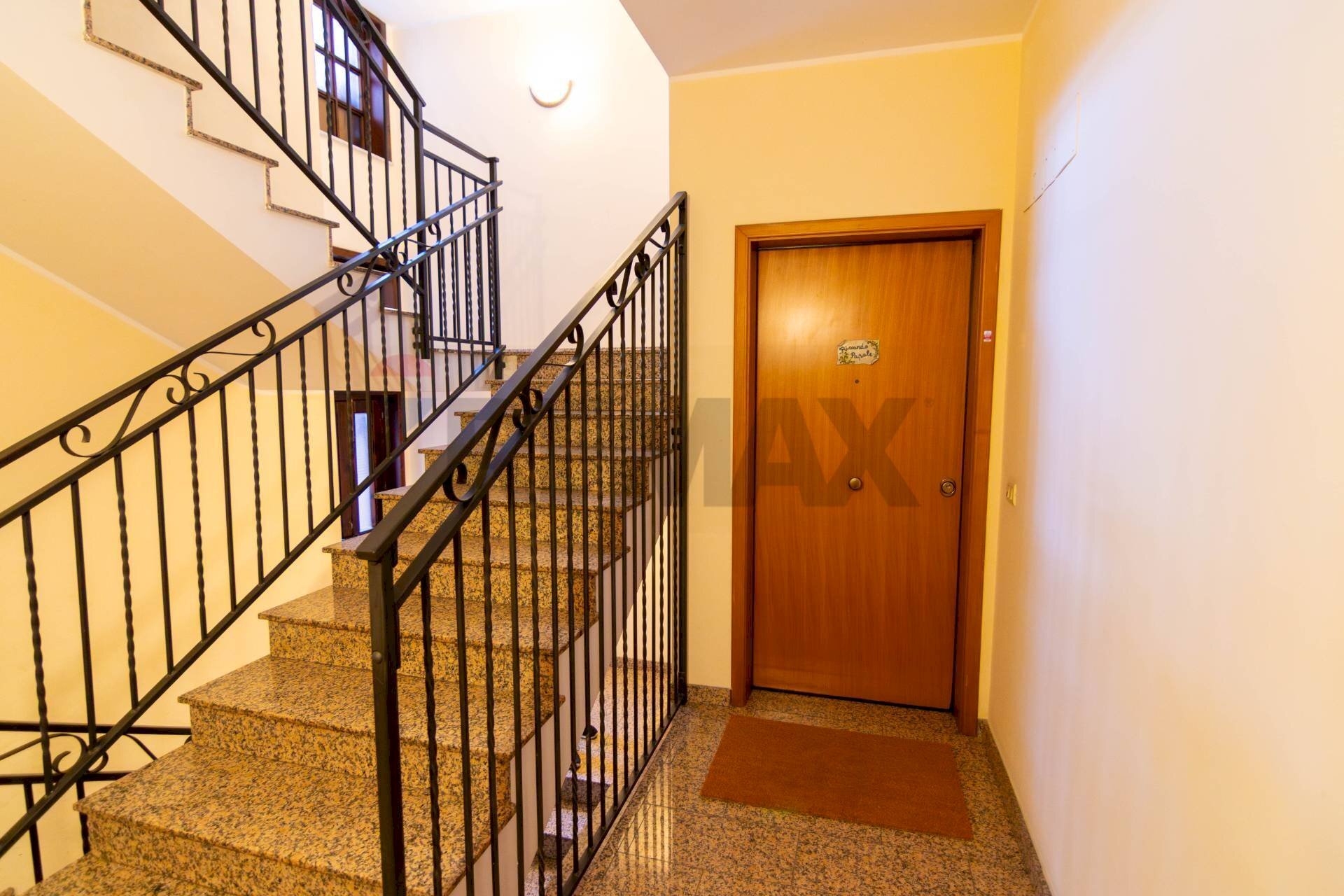 Scale - Four-room apartment Via Professor Andrea Caponnetto
 
19, Valverde - photo 3