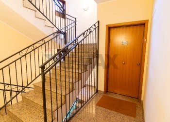 Scale - Quadrilocale Via Professor Andrea Caponnetto
 
19, Valverde - foto 4