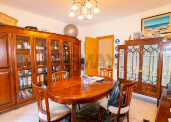 Sala da pranzo - Quadrilocale Via Professor Andrea Caponnetto
 
19, Valverde - foto 6