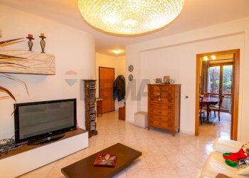 Soggiorno - Quadrilocale Via Professor Andrea Caponnetto
 
19, Valverde - foto 11