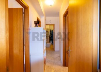 Hall / corridoio - Quadrilocale Via Professor Andrea Caponnetto
 
19, Valverde - foto 13