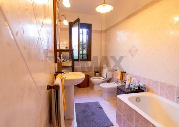 Bagno - Quadrilocale Via Professor Andrea Caponnetto
 
19, Valverde - foto 14