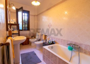 Bagno - Quadrilocale Via Professor Andrea Caponnetto
 
19, Valverde - foto 15