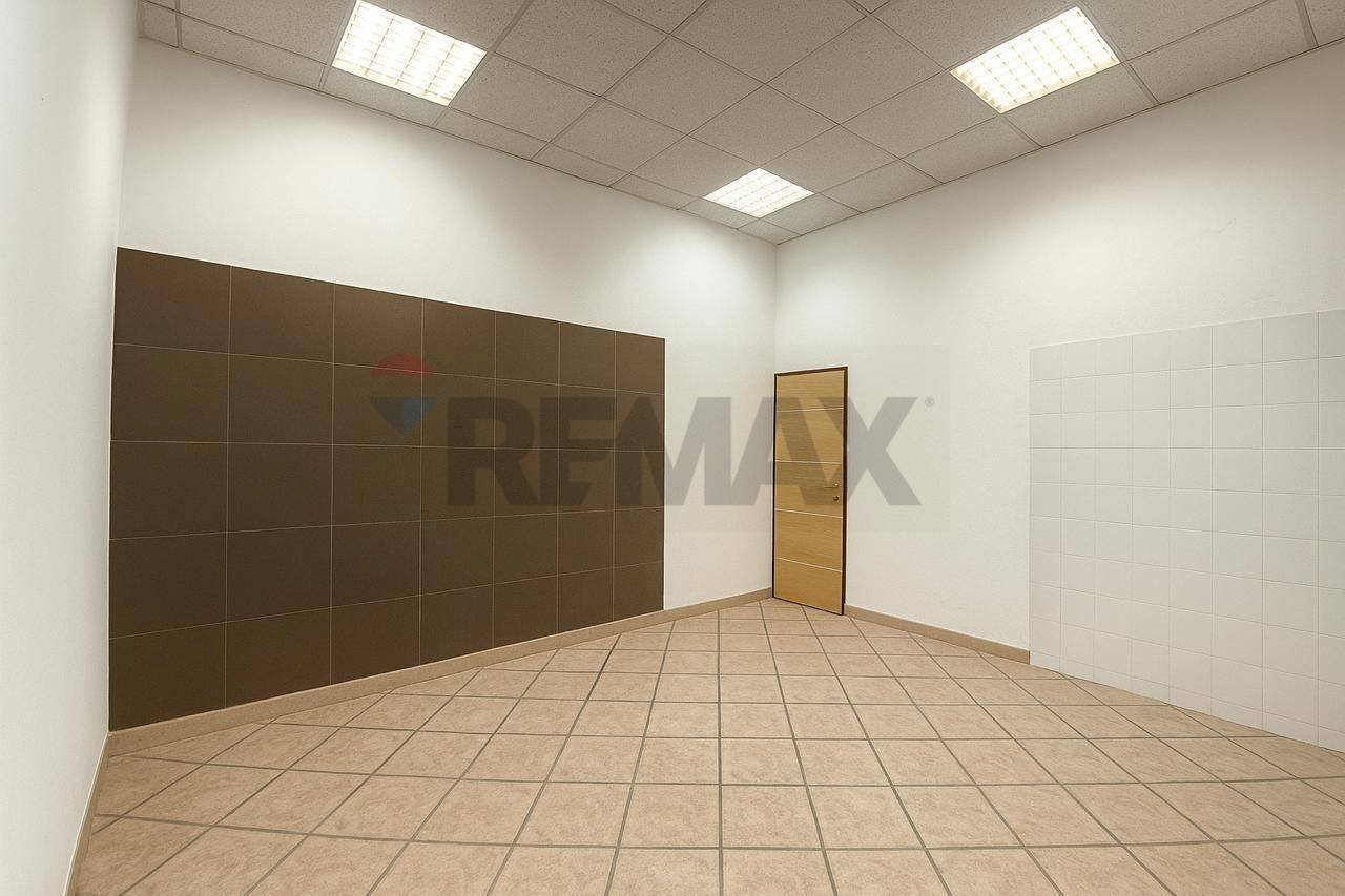 Stanza vuota - Commercial Premises viale Libertà
 
117, Lentini - photo 1