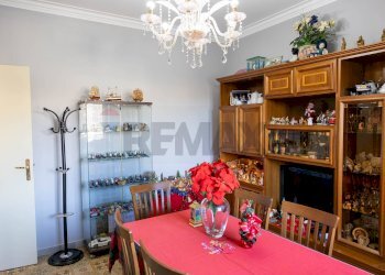 Sala da pranzo - Quadrilocale Via Fossa Della Creta
 
40, Catania - foto 2