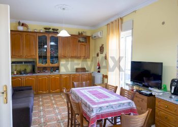 Sala da pranzo - Quadrilocale Via Fossa Della Creta
 
40, Catania - foto 6