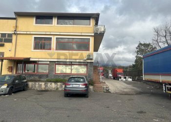 Edificio all\'aperto - Locale Commerciale Contrada scagliola, Belpasso - foto 1