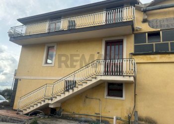 Casa all\'aperto - Locale Commerciale Contrada scagliola, Belpasso - foto 3