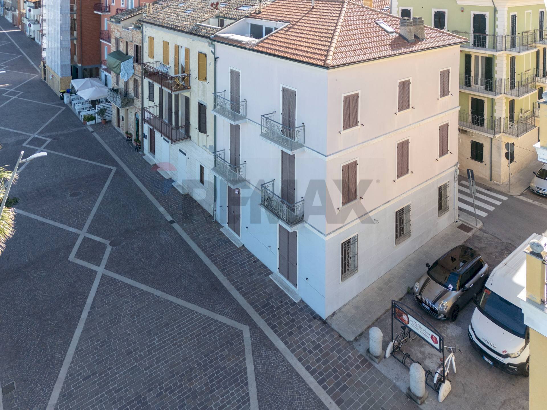 Edificio all\'aperto - Casa indipendente VIA GIUSEPPE GARIBALDI
 
19, Porto Recanati - foto 1