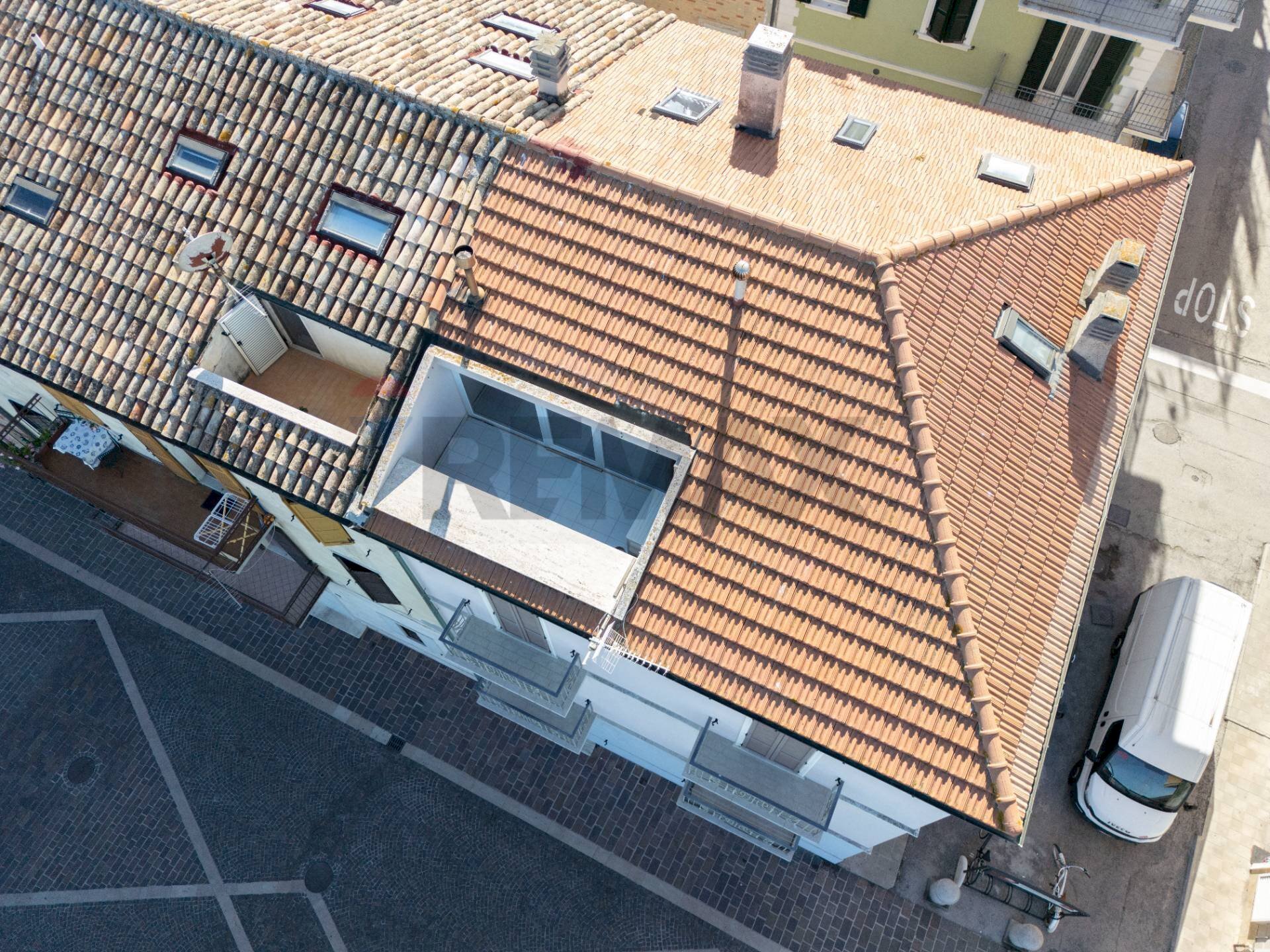 Edificio all\'aperto - Casa indipendente VIA GIUSEPPE GARIBALDI
 
19, Porto Recanati - foto 3