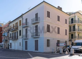 Edificio all\'aperto - Casa indipendente VIA GIUSEPPE GARIBALDI
 
19, Porto Recanati - foto 10