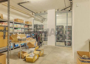 Dispensa di stoccaggio - Negozio Prato - foto 20