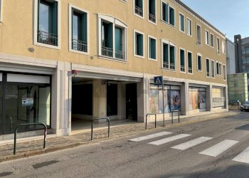 Edificio all\'aperto - Negozio Via Cavour
 
snc, Belluno - foto 2