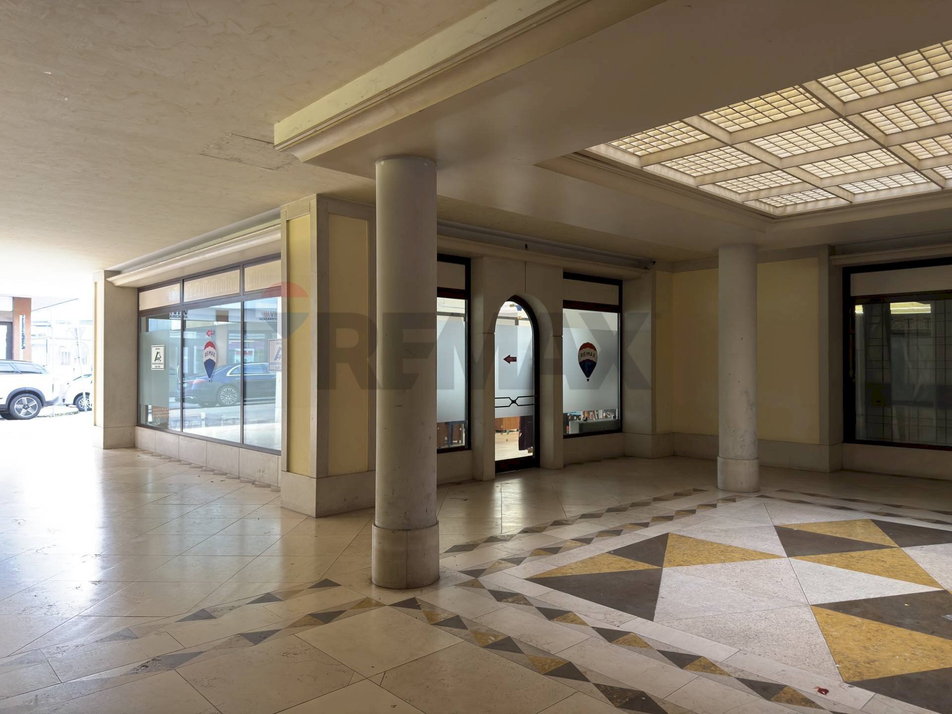 Ricezione / Lobby - Negozio Via Cavour, Belluno - foto 2