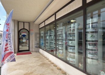 Ricezione / Lobby - Negozio Via Cavour, Belluno - foto 1