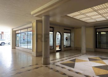 Ricezione / Lobby - Negozio Via Cavour, Belluno - foto 2