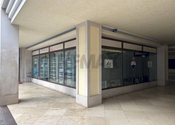 Edificio all\'aperto - Negozio Via Cavour, Belluno - foto 3