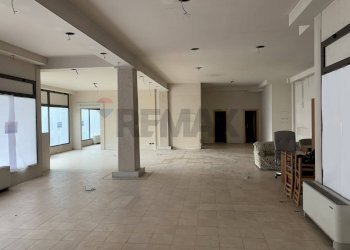 Stanza vuota - Negozio Via Cavour, Belluno - foto 8