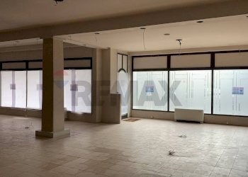 Stanza vuota - Negozio Via Cavour, Belluno - foto 10