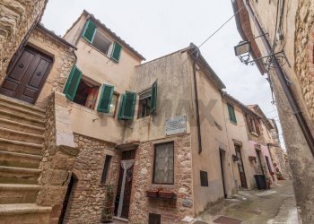 Edificio all\'aperto - Trilocale Via della Bubbolina
 
9, Semproniano - foto 2