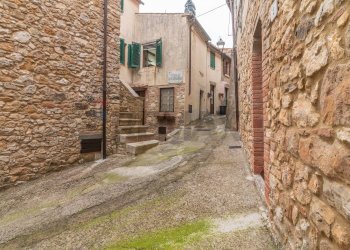 Edificio all\'aperto - Trilocale Via della Bubbolina
 
9, Semproniano - foto 3