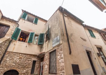 Edificio all\'aperto - Trilocale Via della Bubbolina
 
9, Semproniano - foto 4